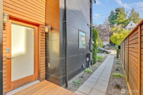 209 12th Avenue E Seattle WA 98102