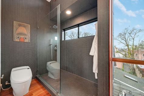 209 12th Avenue E Seattle WA 98102