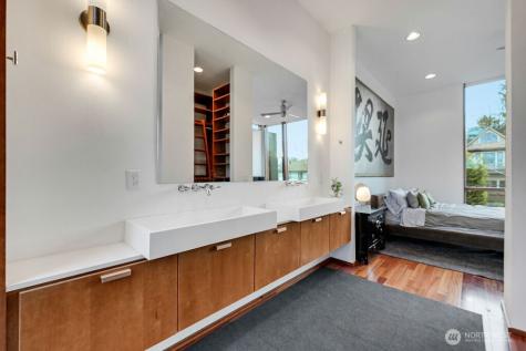 209 12th Avenue E Seattle WA 98102