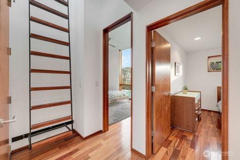 209 12th Avenue E Seattle WA 98102
