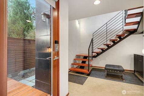 209 12th Avenue E Seattle WA 98102