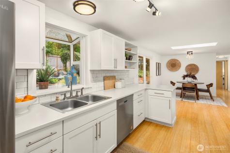 9820 NE Beach Crest Drive Bainbridge Island WA 98110