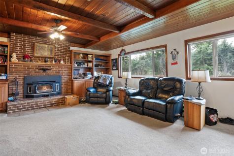 9431 Pipeline Road E Puyallup WA 98371