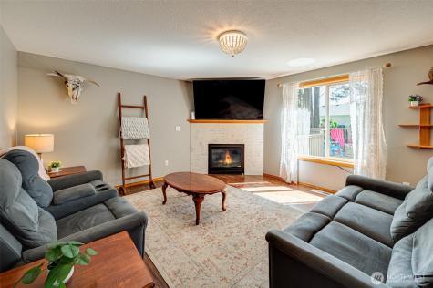 302 Pine Street Woodland WA 98674