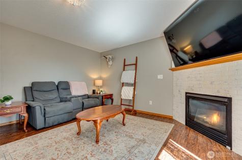 302 Pine Street Woodland WA 98674