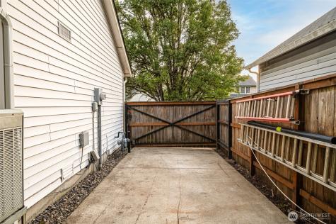 302 Pine Street Woodland WA 98674