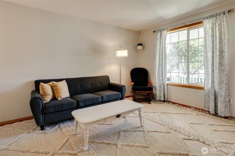 302 Pine Street Woodland WA 98674