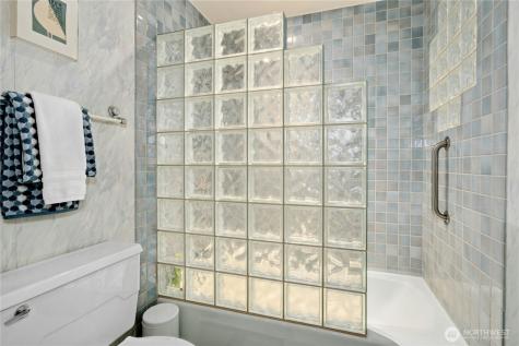 21010 NE 33rd Place Sammamish WA 98074