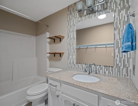 1433 Martha Way Oak Harbor WA 98277