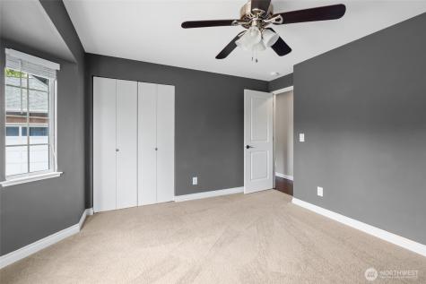 1433 Martha Way Oak Harbor WA 98277