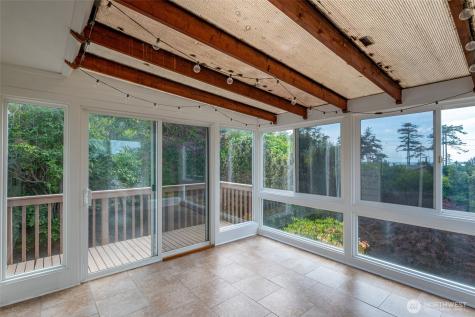 1433 Martha Way Oak Harbor WA 98277