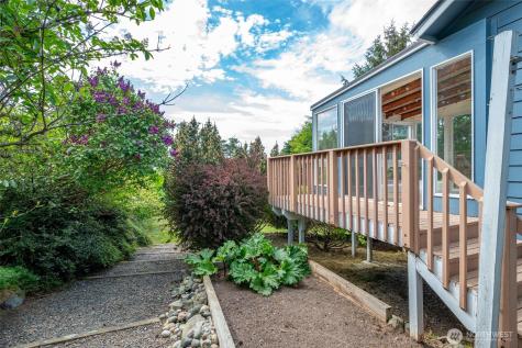 1433 Martha Way Oak Harbor WA 98277