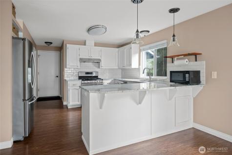 1433 Martha Way Oak Harbor WA 98277