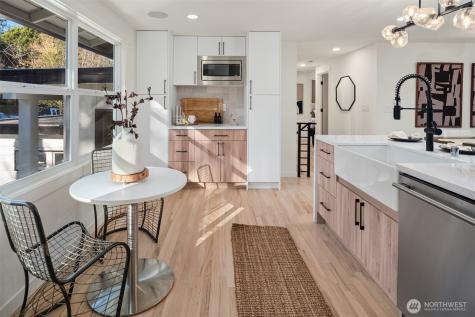 1023 109th Avenue SE Bellevue WA 98004