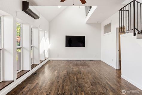 2364 Hobart Avenue SW Seattle WA 98116