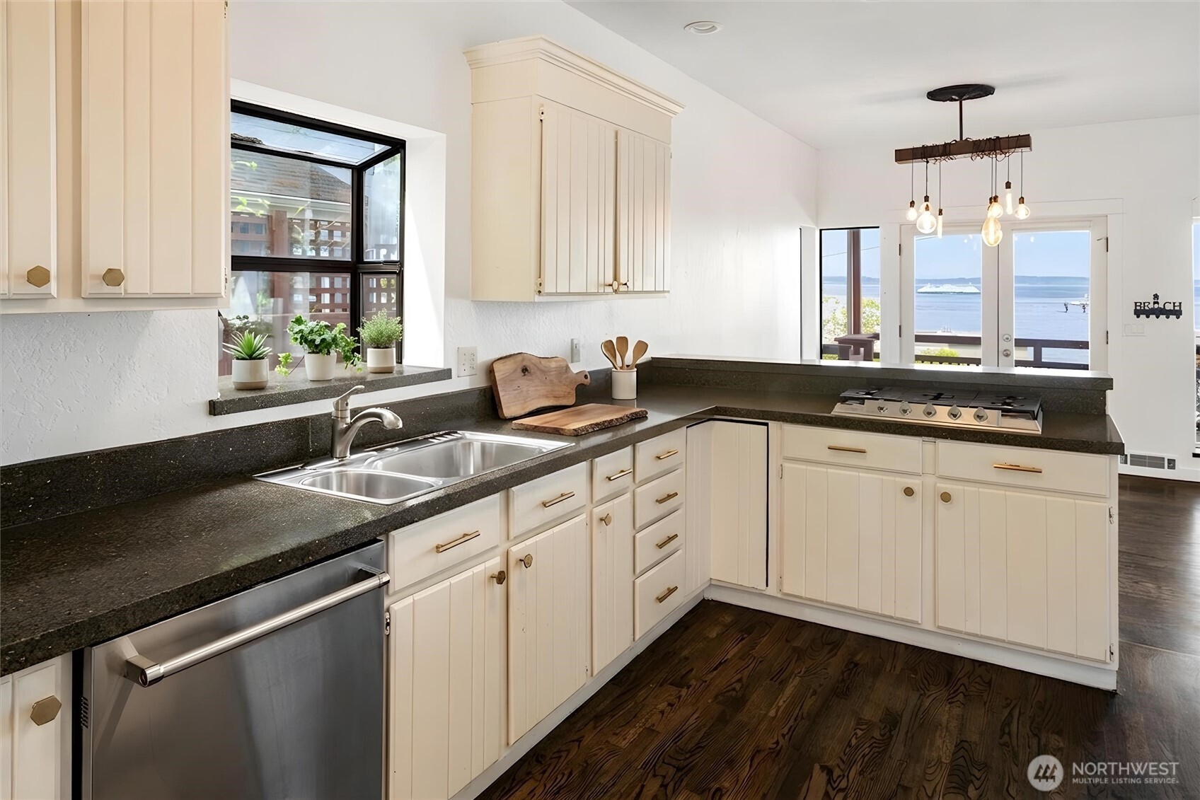 2364 Hobart Avenue SW Seattle WA 98116