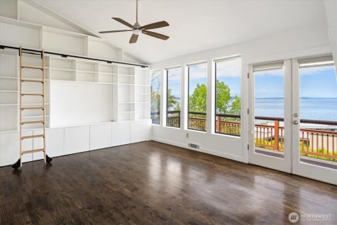 2364 Hobart Avenue SW Seattle WA 98116