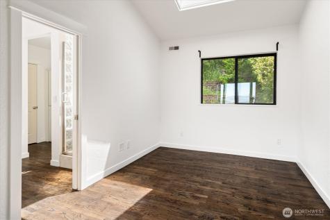 2364 Hobart Avenue SW Seattle WA 98116