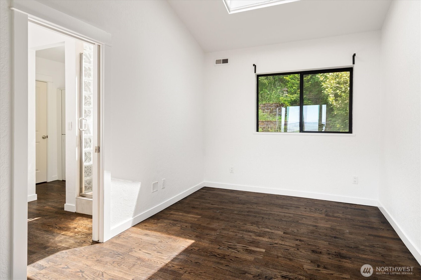 2364 Hobart Avenue SW Seattle WA 98116