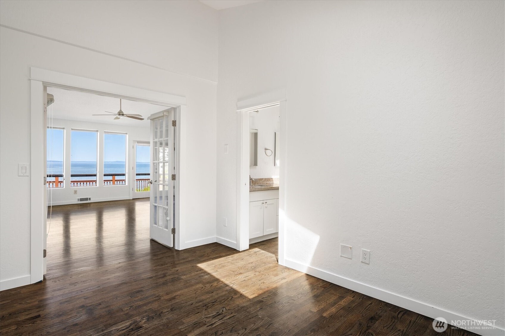 2364 Hobart Avenue SW Seattle WA 98116