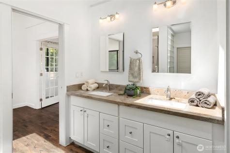 2364 Hobart Avenue SW Seattle WA 98116