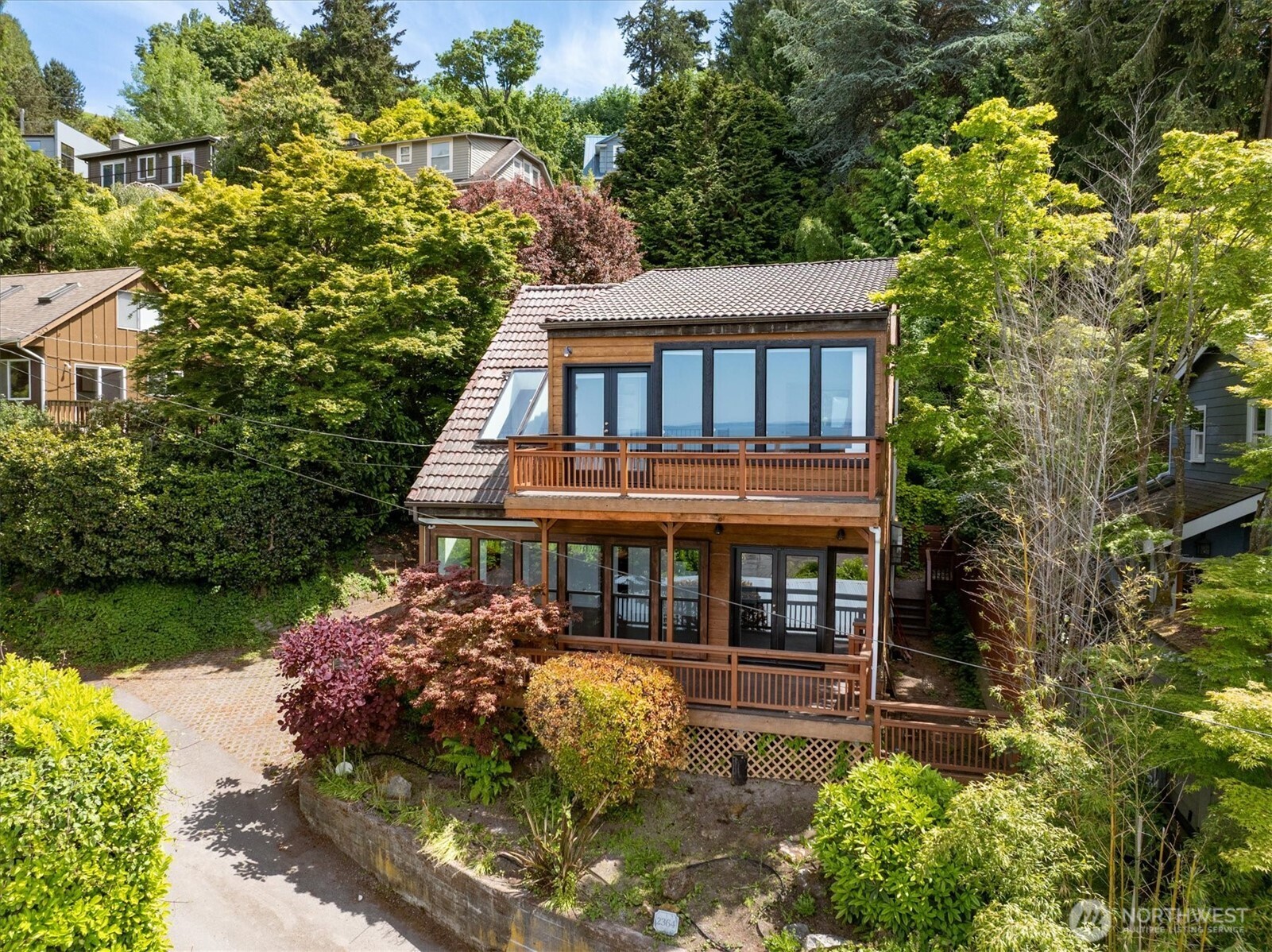 2364 Hobart Avenue SW Seattle WA 98116