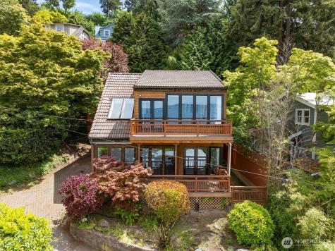 2364 Hobart Avenue SW Seattle WA 98116