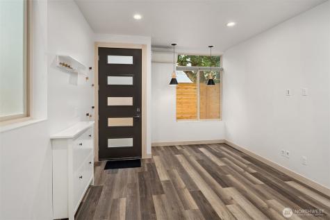 5616 California Avenue SW Seattle WA 98136