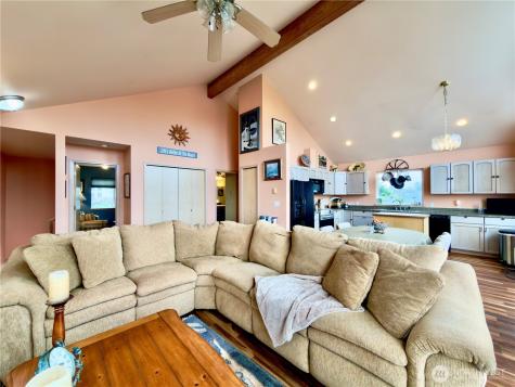 189 N Razor Clam Drive SW Ocean Shores WA 98569