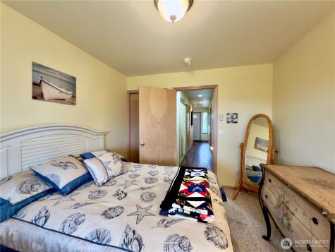 189 N Razor Clam Drive SW Ocean Shores WA 98569