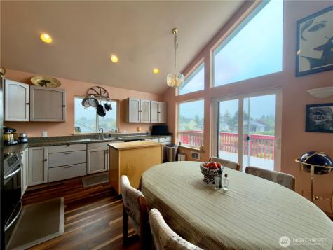 189 N Razor Clam Drive SW Ocean Shores WA 98569