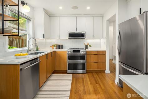 8205 18th Avenue NE Seattle WA 98115