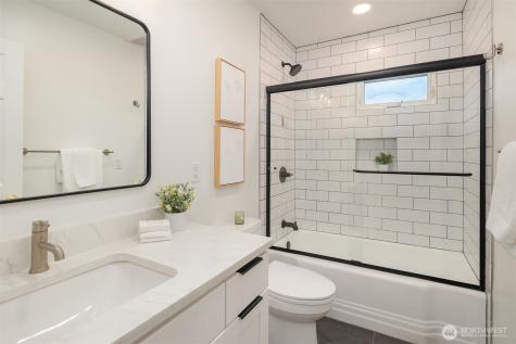 8205 18th Avenue NE Seattle WA 98115