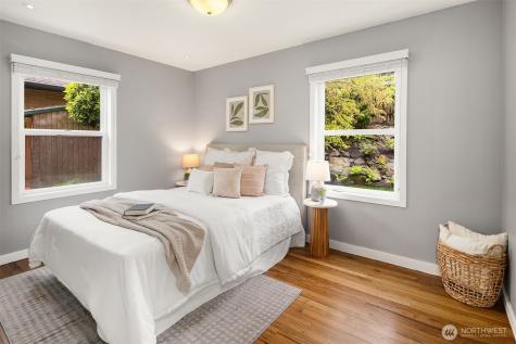 8205 18th Avenue NE Seattle WA 98115