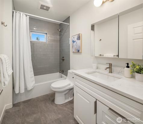 8205 18th Avenue NE Seattle WA 98115