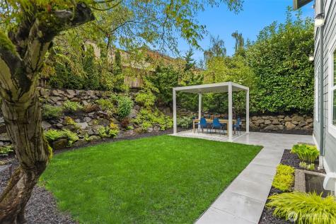 8205 18th Avenue NE Seattle WA 98115