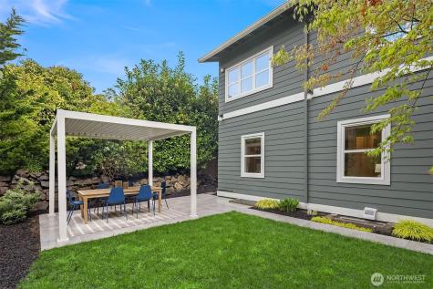 8205 18th Avenue NE Seattle WA 98115