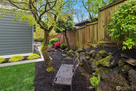 8205 18th Avenue NE Seattle WA 98115