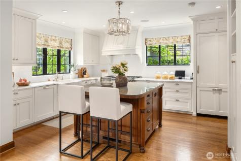 1105 Shenandoah Drive E Seattle WA 98112