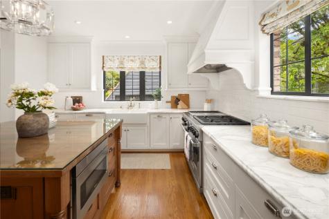 1105 Shenandoah Drive E Seattle WA 98112