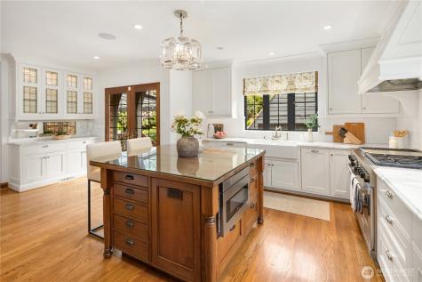 1105 Shenandoah Drive E Seattle WA 98112