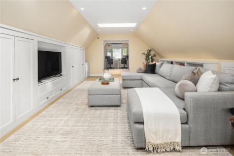 1105 Shenandoah Drive E Seattle WA 98112