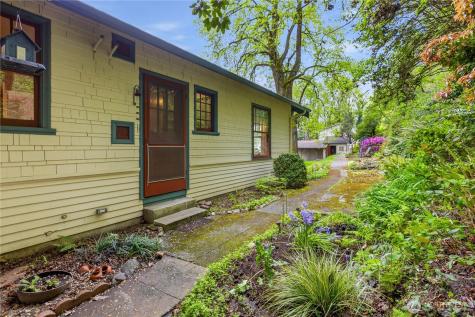 4903 S 31st Avenue Seattle WA 98108