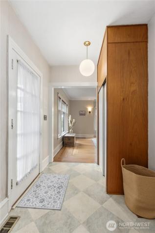4903 S 31st Avenue Seattle WA 98108
