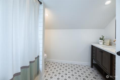 211 4th Avenue Se Puyallup WA 98372