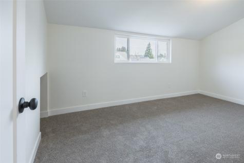 211 4th Avenue Se Puyallup WA 98372