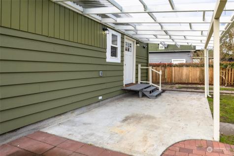 211 4th Avenue Se Puyallup WA 98372