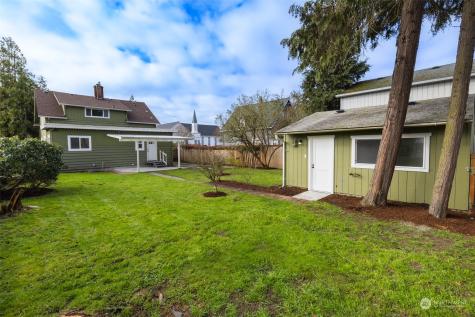 211 4th Avenue Se Puyallup WA 98372