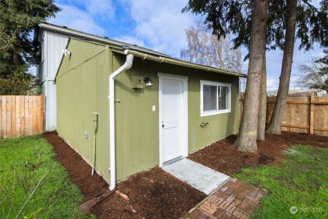 211 4th Avenue Se Puyallup WA 98372
