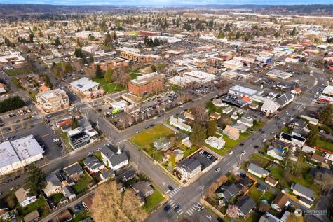 211 4th Avenue Se Puyallup WA 98372